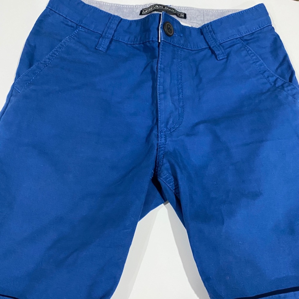 Size 8-9Y Classic Chino Shorts Size 8-9Y 
USED in great condition (Worn once)
